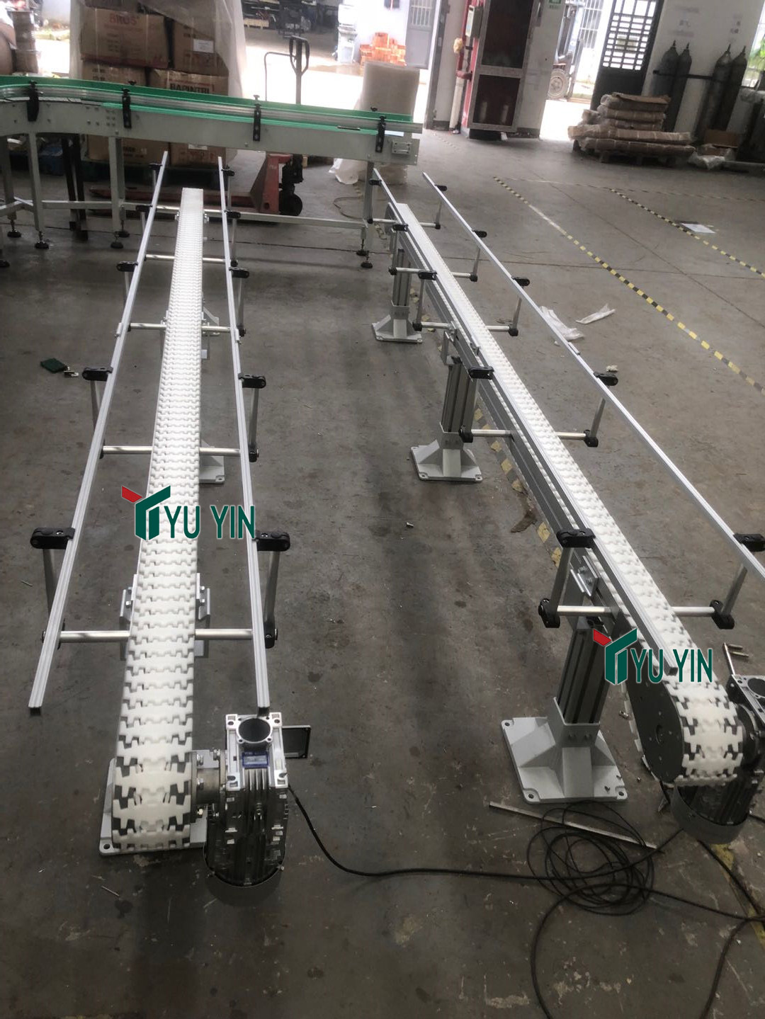 延長柔性鏈輸送機(jī)的使用壽命的注意事項(xiàng)