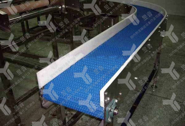 網(wǎng)帶輸送機在食品行業(yè)達標的特點分析